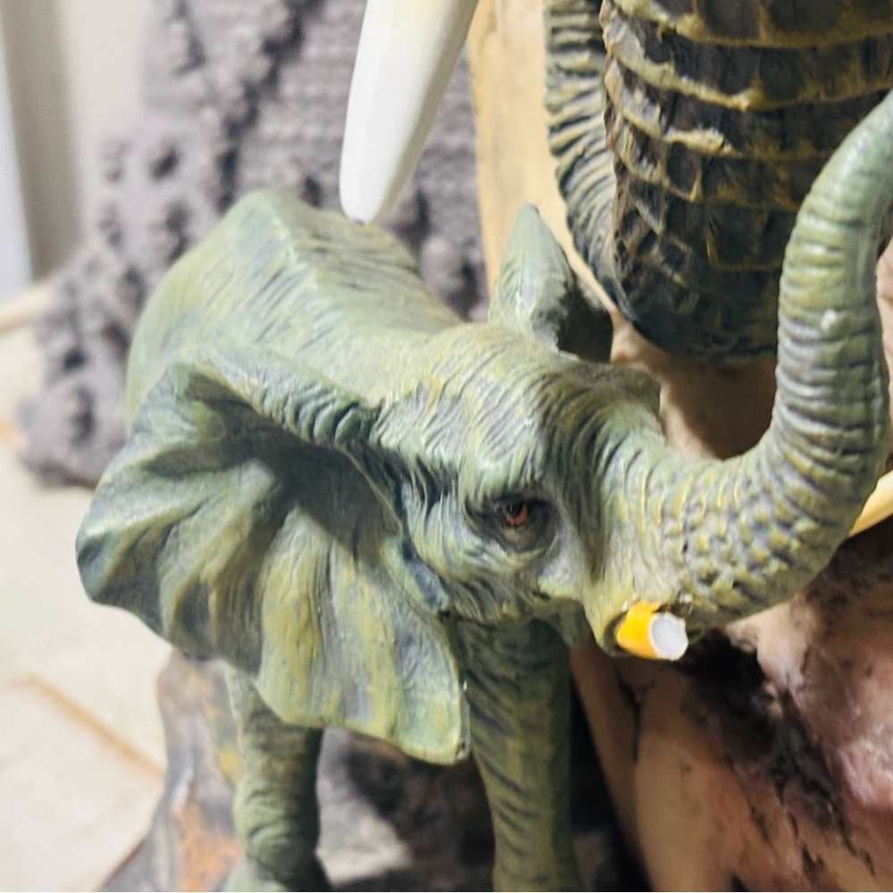 Vintage!❤️African Mother Elephant with Baby Tusk Sculpture - Picture 4 of 8
